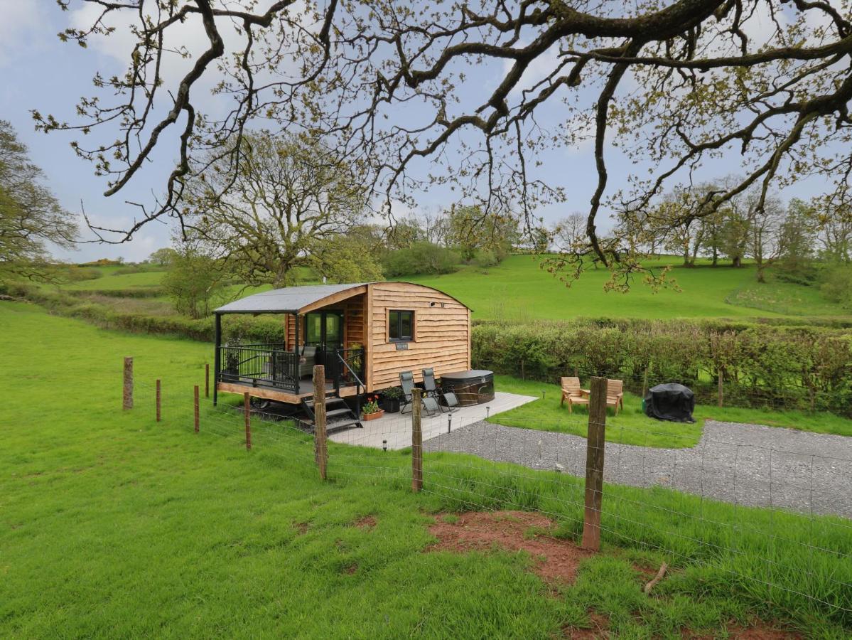 Wild Acre Villa Llangadog Exterior photo